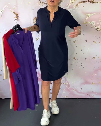 Robe avec décolleté en V unicolore