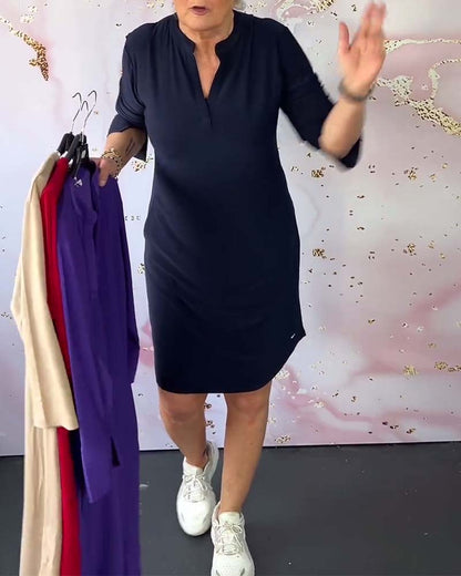 Robe avec décolleté en V unicolore