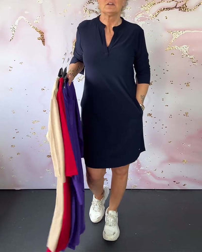 Robe avec décolleté en V unicolore